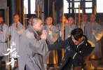 ????謝霆鋒飾演的副官野心頗大，暗中進行叛變篡位，并將劉德華一家斬草除根。