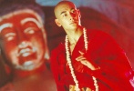 ????趙文卓飾演的法海被網(wǎng)友譽為“史上最帥氣”的法海，在《青蛇》中法海和尚到處收服妖精，也擾亂了在西湖底修煉的白青二蛇。當(dāng)然了，白青二蛇也算是“史上最美蛇妖”——張曼玉和王祖賢飾演。