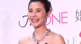 蒙嘉慧披黑婚紗否認(rèn)鄭伊健將求婚 抱怨男友驚喜少