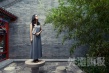 姚晨穿白衣游走竹林间 时而闲情时而爆笑显皱纹