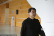 姜昆遭遇男选手“强吻” 手擦唇上唾液愤怒离场