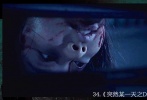 《突然某一天之D-day》好像是《考死》和《女高怪談》系列的結(jié)合體，在軍事化管理的監(jiān)督下，壓抑艱苦的復(fù)讀之路，有著密室一樣恐怖氛圍的寄宿學(xué)校，仿佛人間地獄。當(dāng)孩子躲在教室桌子底下，誰(shuí)曾想突然就有鬼會(huì)滿臉血地探頭下來(lái)質(zhì)問(wèn)，“自習(xí)時(shí)間你在這里干嘛呢？”
