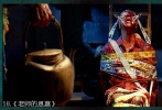 帶著兔子面具的殺人魔，一個(gè)又一個(gè)的犧牲者，地下室里的殘酷拷問(wèn)，血腥和恐怖的極致使該片在韓國(guó)恐怖片史上留下濃墨重彩的一筆。同學(xué)聚會(huì)變成一場(chǎng)慘劇，事實(shí)的真相與表面上看到的大相徑庭，在對(duì)彼此的懷疑和對(duì)兇手的恐懼中，緊張感達(dá)到頂點(diǎn)。就連預(yù)告海報(bào)的血書(shū)和沾滿血的刀片都讓人膽戰(zhàn)心驚，“老師，當(dāng)時(shí)為什么那樣做？”的質(zhì)問(wèn)更引起對(duì)兇手的好奇。