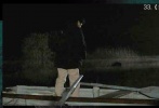 《罐子》中表面上的幸福家庭有著血色神秘的恐怖陰影。男主在深夜沉湖母親和棄尸時(shí)木然決絕的眼淚，小女孩在葬禮上的紅色外套，都讓人感到突兀和蒼涼。
