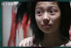 鄭氏兄弟執(zhí)導(dǎo)的《奇談》完成度之高讓人不敢相信這居然是他們的出道作品?；忌鲜дZ(yǔ)癥的少女在交通事故中成為全家唯一的幸存者，戲劇性的九死一生讓年幼的她總是在夢(mèng)里閃見(jiàn)可怕的場(chǎng)景，特別是夢(mèng)中的媽媽那恐怖的樣子讓人一眼難忘。