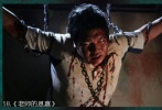 帶著兔子面具的殺人魔，一個(gè)又一個(gè)的犧牲者，地下室里的殘酷拷問(wèn)，血腥和恐怖的極致使該片在韓國(guó)恐怖片史上留下濃墨重彩的一筆。同學(xué)聚會(huì)變成一場(chǎng)慘劇，事實(shí)的真相與表面上看到的大相徑庭，在對(duì)彼此的懷疑和對(duì)兇手的恐懼中，緊張感達(dá)到頂點(diǎn)。就連預(yù)告海報(bào)的血書(shū)和沾滿血的刀片都讓人膽戰(zhàn)心驚，“老師，當(dāng)時(shí)為什么那樣做？”的質(zhì)問(wèn)更引起對(duì)兇手的好奇。