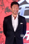余男露香肩女人味十足 郭富城、孙红雷酷雅亮相