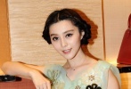 范冰冰半透花裙似女神