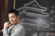黃曉明拍腕表廣告扭腰頂跨 表情耍狠展型男范兒
