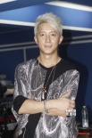 韓庚為個唱緊張彩排練舞 蝙蝠裝現(xiàn)身致大汗淋漓