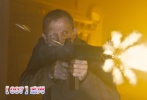 007是英國(guó)商業(yè)電影的象征。詹姆斯·邦德在2005年，在“皇家賭場(chǎng)”中取代皮爾斯·布魯斯南成為新一任007。長(zhǎng)相粗獷、眼神銳利的猛男克雷格賦予了以往的007所沒(méi)有的特質(zhì)：壯碩肌肉、強(qiáng)悍身手，儒雅風(fēng)流變身性感野獸。
