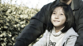 韩国“激萌萝莉”获奖 《芭比》讲述少女纯洁友谊