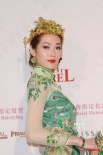 林莉穿婚紗變身“翡翠新娘” 坦言先摸底再戀愛