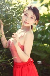 徐冬冬身穿红裙露曲线 贺中国奥运健儿凯旋归来