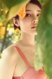 徐冬冬身穿紅裙露曲線 賀中國奧運(yùn)健兒凱旋歸來