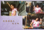 廟街大姐大火雞崇拜食神已久，三年前為了護(hù)住食神的旗被砍傷毀容。食神史提芬周驕傲自大，被商業(yè)利益沖昏了頭，以致遭朋友出賣，一夕之間事業(yè)化為烏有，周也人間蒸發(fā)。落魄的周到雞的面攤吃霸王餐，被眾人毒打?；痣u收留周在廟街生活，周憑著創(chuàng)新的點(diǎn)子和商業(yè)頭腦，以“爆漿瀨尿牛丸”重出江湖。周為了再度挑戰(zhàn)食神大賽，專程前往內(nèi)地受訓(xùn)?；痣u追來向周表白，卻遭周無情拒絕。現(xiàn)任食神派人暗殺周，火雞為周擋了一槍。周在少林寺接受嚴(yán)格的訓(xùn)練后現(xiàn)身食神大賽，以深情的“黯然銷魂飯”挑戰(zhàn)唐的“超級(jí)無敵海景佛跳墻”。最后周終于領(lǐng)悟食的真諦，重奪食神之位?；痣u也因禍得福，整容變美，和周重逢……