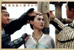 痛恨男人不專情的俠女王月英（張柏芝 飾），整天出手干預(yù)別人的家事，還嚴(yán)禁所有男人娶妾，弄得民憤難平。最有謀略的東方明亮（小沈陽 飾）與月英進(jìn)行愛情辯論賽。一番唇槍舌劍后，二人最后竟然立下賭約，約定明亮若在一年內(nèi)對(duì)月英不變心，二人就結(jié)為夫妻。經(jīng)歷了重重磨難和誤會(huì)，最終有情人終成眷屬。