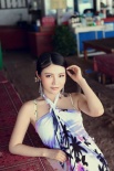 女星徐冬冬曼谷酒吧街拍 变身酒吧娇媚俏女郎