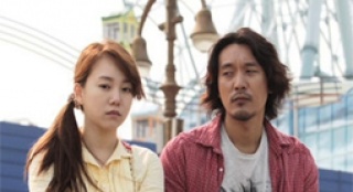 《婚禮緋聞》發(fā)正式海報(bào) 騙婚男行騙路上遇真愛