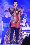 龚琳娜献唱升级版神曲 长影节上演“忐忑江湖”