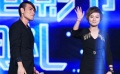 周笔畅紧身小黑裙亮眼 与杨宗纬高唱“等你爱我”