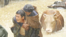 王志飞片场遇“牛大腕” 雪中送炭遭群羊“抢镜”