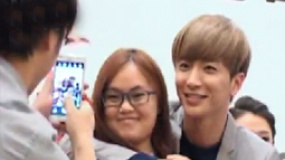 Super Junior亲密搂抱零距离 称欲在中国找女朋友