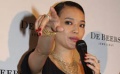 舒淇上海撈金戀情不談 稱鄭伊健愛自由結(jié)婚太形式