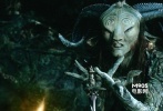 ???如果說潘神是個亦正亦邪的山羊，拉彌亞就是所有孩子的噩夢。這個希臘神話里的神會把眼睛塞進手里，然后找到并吃掉你。同時，他很陰險，會用各種方法誘惑你犯錯。他就好像現(xiàn)實中的法西斯軍官……這是荒誕與現(xiàn)實的平行寫照、是英雄和窮苦百姓的激烈碰撞。</br>???<strong>劇情簡介：</strong>12歲的奧菲麗婭有一個兇暴的法西斯軍官繼父，他的任務就是折磨反抗者。眼看繼父每日作惡，母親患病在床，被困擾的奧菲麗婭沉浸在幻想中聊以自慰。一天，她遇到了潘神，被告知她是冥王失蹤的公主，要想恢復身份，必須通過三個危險的考驗……