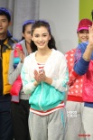 Angelababy与彭于晏默契登台 运动装上身活力足
