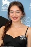 土耳其片《中间人》亮相 女导演携主演抹胸出场