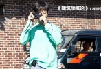 2012年，《建筑學概論》這樣一部片名毫不吸引人的影片，成為了韓國電影史上最賣座的愛情片，在韓國刮起一陣“初戀”旋風。而主演李帝勛也真正開始大紅大紫，成為“最佳初戀對象”。他將初戀懷春小男生的喜怒哀樂表現(xiàn)地令人深有同感，勢必會在年底獲得獎項的認可。