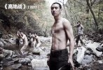 2011年，李帝勛被張勛導演選中，在《高地戰(zhàn)》中扮演名為申日英的角色，該角色年紀雖小但卻因為有著出色的判斷力與統(tǒng)帥能力，因而在戰(zhàn)爭中很快躍升為中隊長。李帝勛在片中表現(xiàn)搶眼，風頭直逼主演高修和申河均。該片也讓他獲得第20屆韓國釜日電影獎和第31屆電影評論家協(xié)會獎的最佳新人男演員獎。