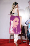 “万人迷”蓝燕 性感红色妖姬变身青春小萝莉