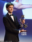 Fabrizio Falco获最佳新演员奖 笑容自信显帅气