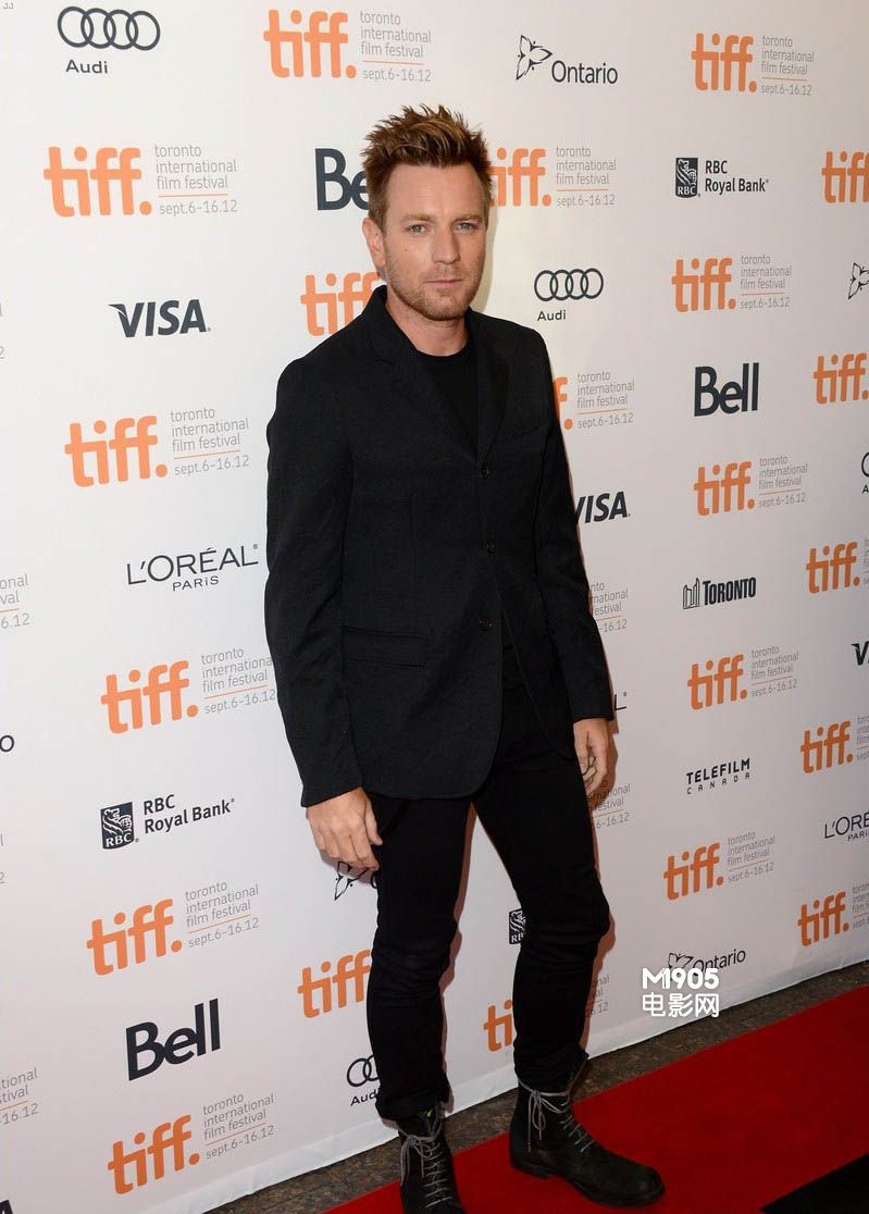 《不可能》多伦多首映 娜奥米·沃茨性感露半球