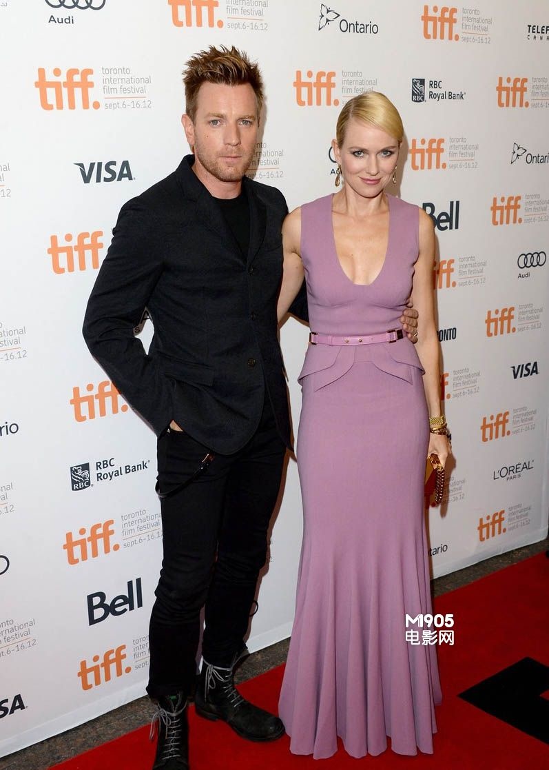 《不可能》多伦多首映 娜奥米·沃茨性感露半球