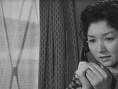 女人步上樓梯時(shí)