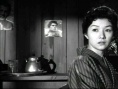 女人步上樓梯時(shí)