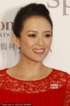 章子怡紅蕾絲禮裙“靚”相 獲老外高層貼面親吻