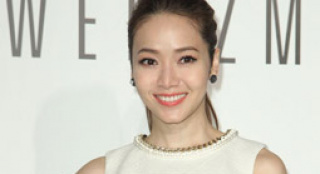 侯佩岑夫妻甜蜜 公布“造人”計劃兩年后生馬寶寶