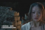 1999年，章子怡在張藝謀導(dǎo)演的力薦下，加盟了李安導(dǎo)演的武俠大片《臥虎藏龍》，與周潤發(fā)、楊紫瓊等早已揚(yáng)名國際的華人巨星“大打出手”。她飾演的叛逆格格玉嬌龍，出身滿清封建家族，在愛情上絕對(duì)是寧缺毋濫型，自小習(xí)武也讓她骨子里透出一種剛烈和叛逆。由袁和平設(shè)計(jì)指導(dǎo)，章子怡在片中的打戲堪稱武俠電影史上的經(jīng)典。影片于2000年上映后，在國際上大受歡迎，成為華語武俠片的新典范。章子怡也憑借此片獲得第6屆香港金紫荊獎(jiǎng)最佳女配角的獎(jiǎng)項(xiàng)，還獲得了第37屆臺(tái)灣金馬獎(jiǎng)、第20屆香港電影金像獎(jiǎng)、第8屆北京大學(xué)生電影節(jié)的最佳女主角的提名。
