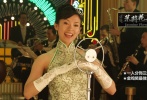 《茉莉花開》是一部反映一家三代女性的愛情與婚姻的故事，發(fā)生在三十年代、五十年代和八十年代，以獨(dú)特視角展現(xiàn)了二十世紀(jì)中國的歷史變遷和女人的命運(yùn)。章子怡一人分飾“茉”、“莉”、“花”三個(gè)生活在不同時(shí)期但年齡相近的女性，不管是當(dāng)過電影明星的茉，還是不能生子的莉，還是堅(jiān)強(qiáng)獨(dú)立的花，章子怡均傾力去演出三個(gè)角色不同的特點(diǎn)。分別和姜文、劉燁、陸毅對(duì)戲，每段故事都頗有看點(diǎn)。特別是最后雨中生子的場(chǎng)面，震撼揪心讓人過目不忘。章子怡也由此獲得第24屆中國電影金雞獎(jiǎng)最佳女主角，提名第7屆上海國際電影節(jié)、第10屆上海國際電影節(jié)和第7屆中國長春電影節(jié)最佳女主角。