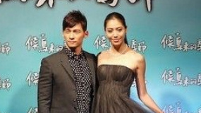 白歆惠低胸透視裝亮相新片首映 家人祝福感動(dòng)泛淚