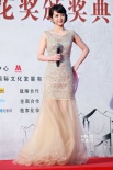 主持人李密裸色長裙性感嫵媚 裙擺宛若美人魚