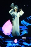 余少群現(xiàn)場(chǎng)表演”梁?！?穿戲服登臺(tái)展扎實(shí)功底