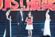 朱延平導演頒發(fā)最佳新人獎 張子楓獲獎開心捧杯