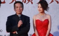 《建黨偉業(yè)》踏上紅毯 李沁紅裙短裙纖褪性感迷人