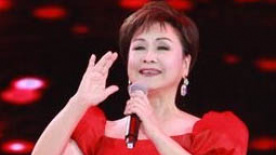 李谷一献唱《绒花》　歌声悠扬回顾经典电影乐曲