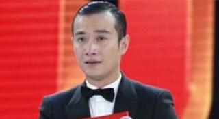 文章百花“封帝”激動(dòng)落淚 笑稱只因“得獎(jiǎng)?lì)^”